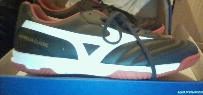 astro turf Mizuno Morelia Sala Classic IN - size 9