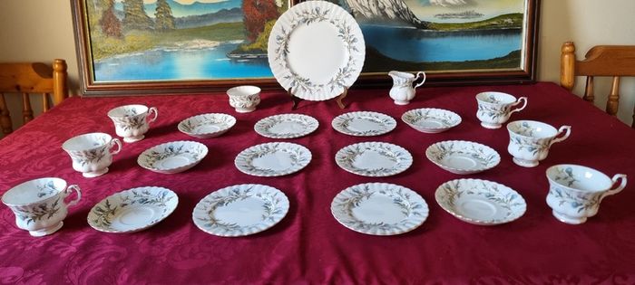 21 Piece Royal Albert Brigadoon Pattern Bone China Gold Gilt Tea Set For 6 Person Setting Made In England