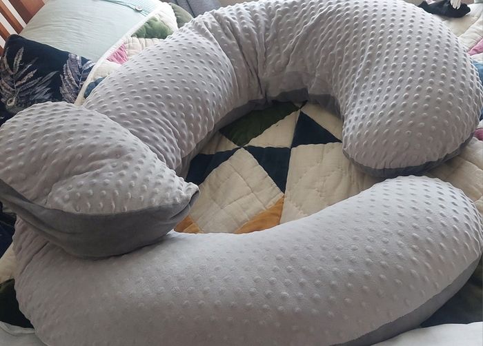 #FTC: Free to Collect - 3 Pregnancy pillows