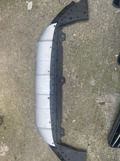 2015 volvo xc60 bumper undertray with moulding