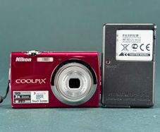 Nikon COOLPIX S230 Digital Camera 10.0 MP touchscreen