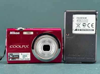 Nikon COOLPIX S230 Digital Camera 10.0 MP touchscreen