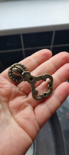 Brass, stylish knobs x 18