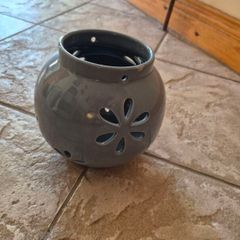 Ceramic tea light candle holder