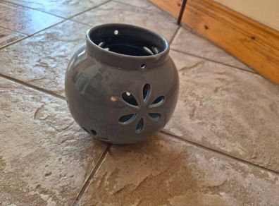 Ceramic tea light candle holder