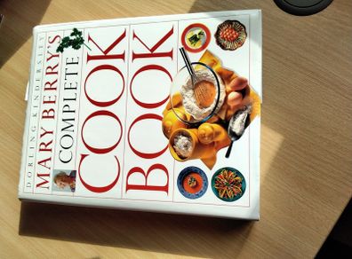 Mary Berry's Complete Cookbook