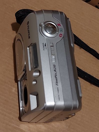 FujiFilm Finepix A210 Digital Camera 3.2MP 2AA Batteries SD Card