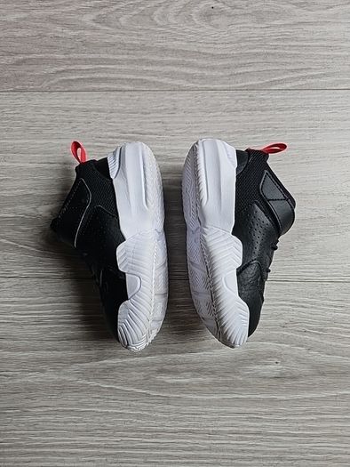 Infant boys Jordan trainers