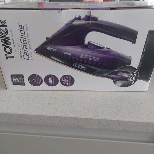 Almost new- Tower CeraGlide 2400W 2-in-1 Cordless Steam Iron