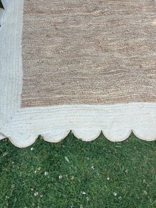 Scalloped hessian rug from Etsy