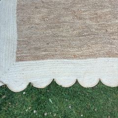 Scalloped hessian rug from Etsy