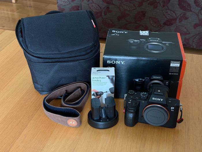 Sony A7iii, 2 genuine batteries, charger, strap