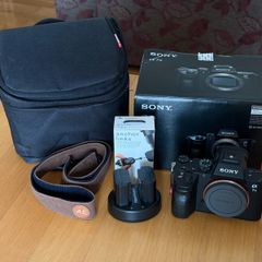 Sony A7iii, 2 genuine batteries, charger, strap