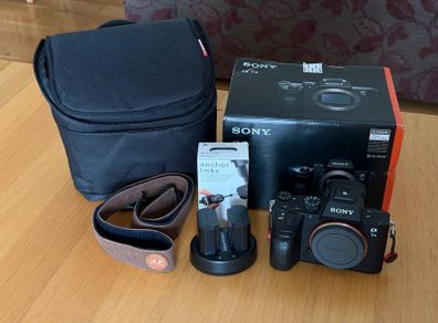 Sony A7iii, 2 genuine batteries, charger, strap