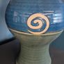 Ceramic table lamp with spiral design Image 4