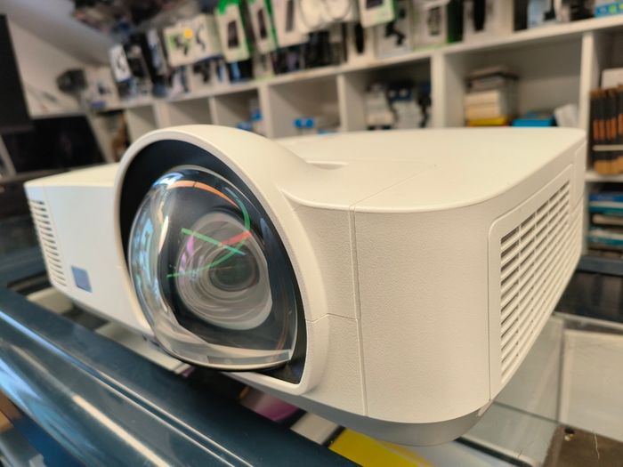Nec Np-m260xs Short Throw Hdmi Usb Lcd Projector Data/video/hd-ready. (lamp: 2001 Hours)