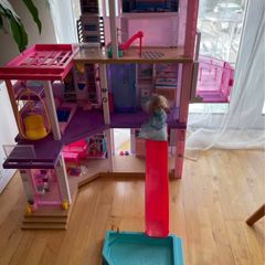 Barbie dreamhouse