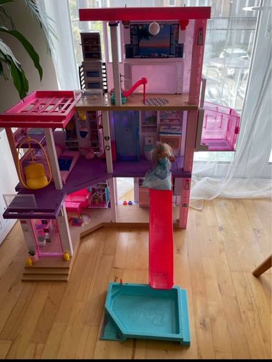 Barbie dreamhouse