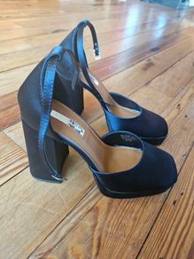 Black block platform heels