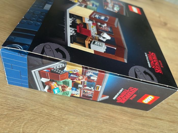 Lego Stranger Things WSQK The Squawk Radio Station 40891