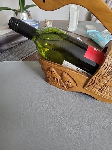 Wine bottle clog