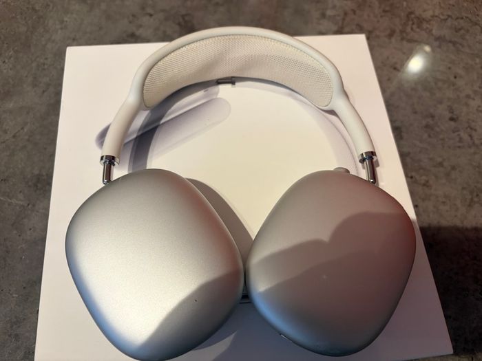 AirPods Max, Silver Lightning