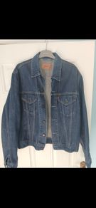 levis jacet