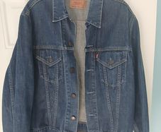 levis jacet