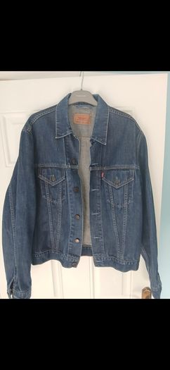 levis jacet