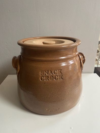 Kiltrea large pottery snack crock