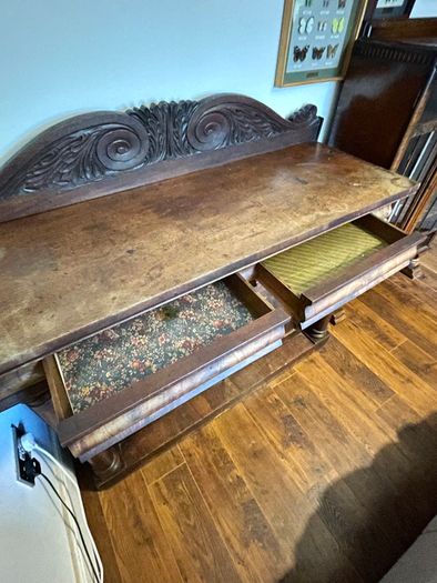 Antique Mahogany Veneer Sideboard / Chiffonier
