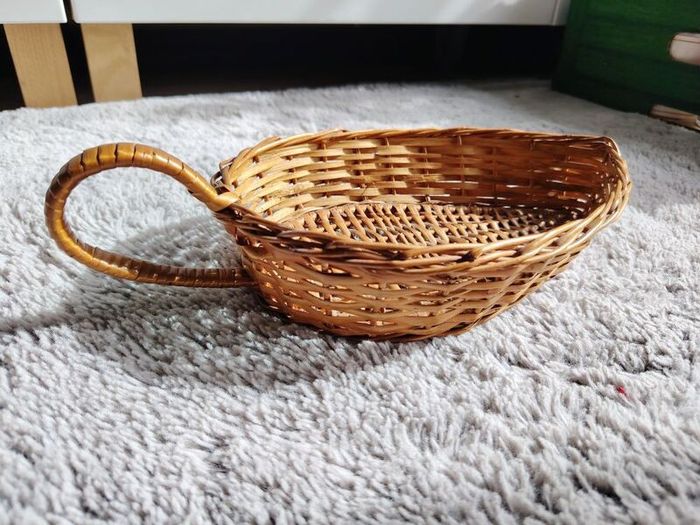 Vintage 70s Leaf Shaped Handled Basket/fruit bowl