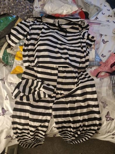 Jail bird outfit