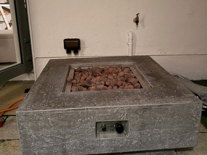 Elementi Manhattan Fire Table