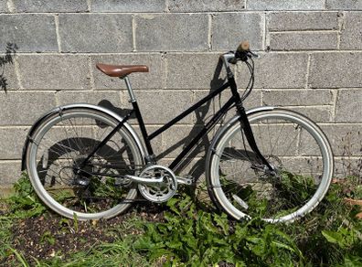 Bobbin Black Orchid Bike - 47cm