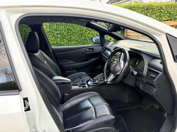 2018 Nissan Leaf Tekna- New NCT 04/28