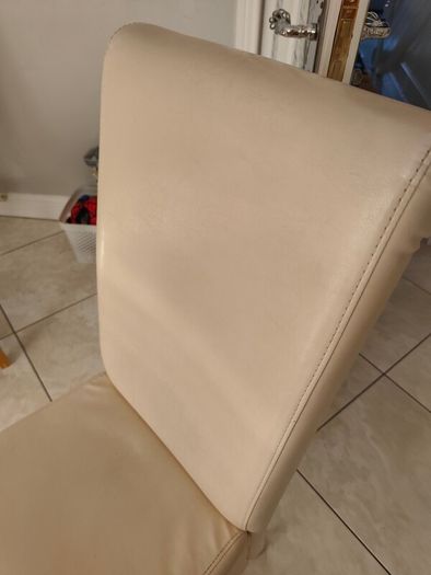 Dining table + 4 Chairs