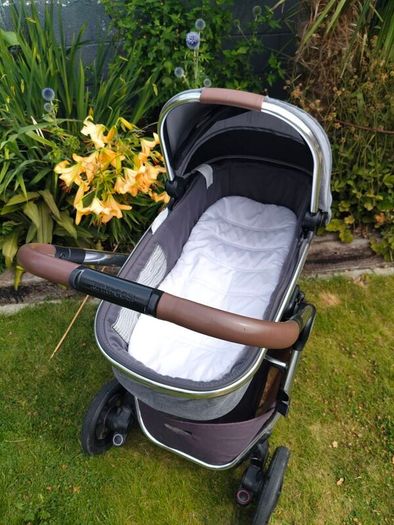 Maxi Cosi Adorra Luxe Travel System