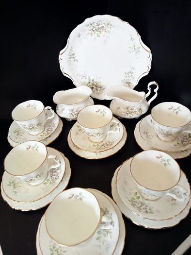 Immaculate Royal Albert Haworth Tea Set