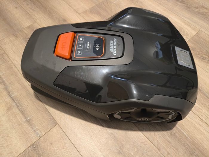 Husqvarna Aspira R4 Auto Mower