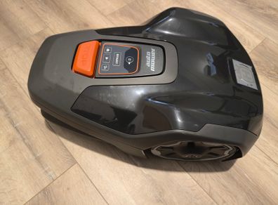 Husqvarna Aspira R4 Auto Mower
