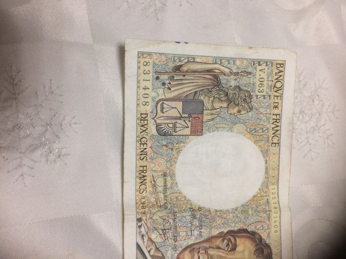 200 francs note