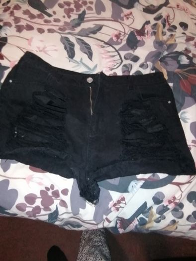 beautiful new misguided black rib shorts