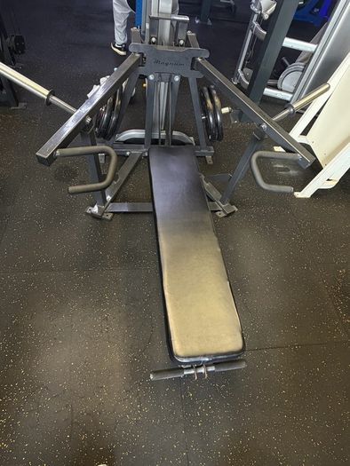 Magnum Biangular Chest press - Plate Loaded