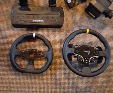 Moza R5 with round wheel