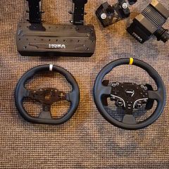 Moza R5 with round wheel