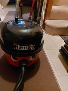 HENRY Numatic International Vacuum Cleaner, Model HVR 200-22, in excellent condition, Powerful suction
