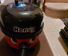 HENRY Numatic International Vacuum Cleaner, Model HVR 200-22, in excellent condition, Powerful suction