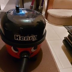 HENRY Numatic International Vacuum Cleaner, Model HVR 200-22, in excellent condition, Powerful suction