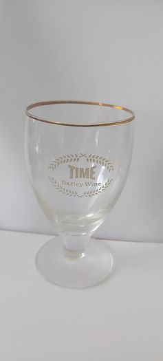 Time barley wine,,,brewed by smithswicks kilkenny,vintage glass,collectors item,,price includes post to anywhere in Ireland thank you, hard to come by ,,sold as is.